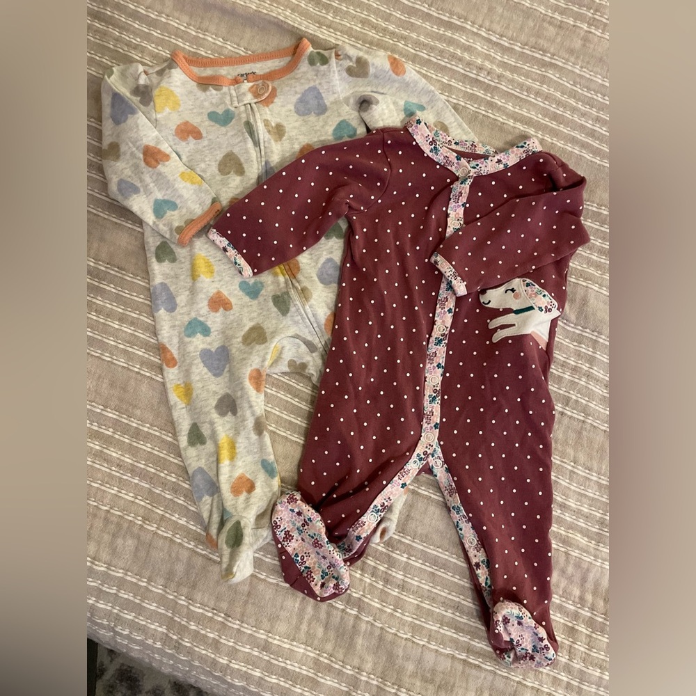 Carter’s girl sleep & play- both like new!